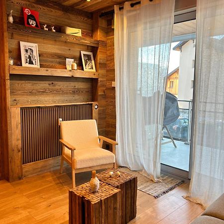 Alpe D'Huez Le Majestic 2 Skis Aux Pied Exterior foto